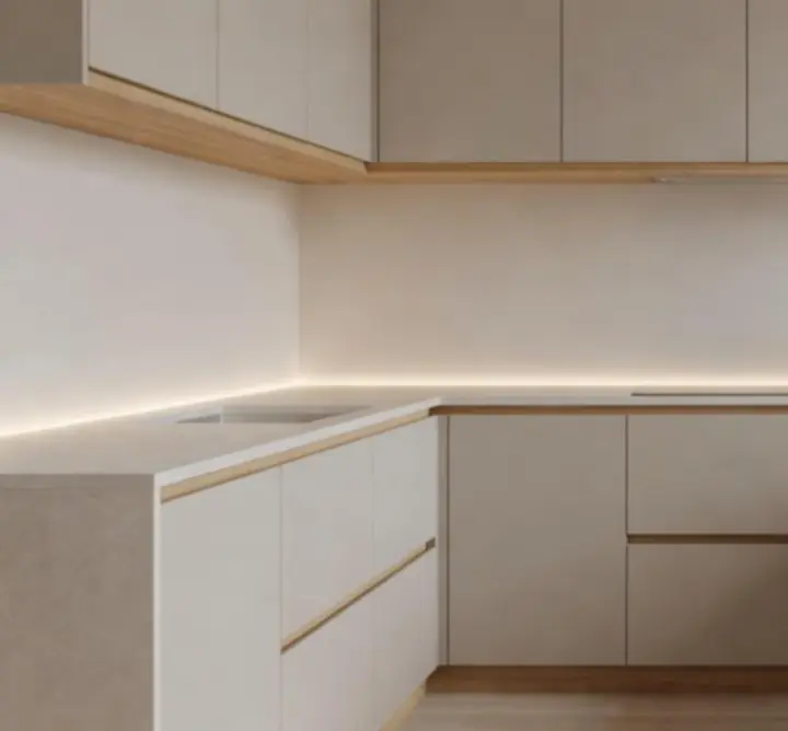 Cuisine minimaliste avec façades claires, ligne épurée et détails boisés.